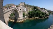Slavný historický most v Mostaru